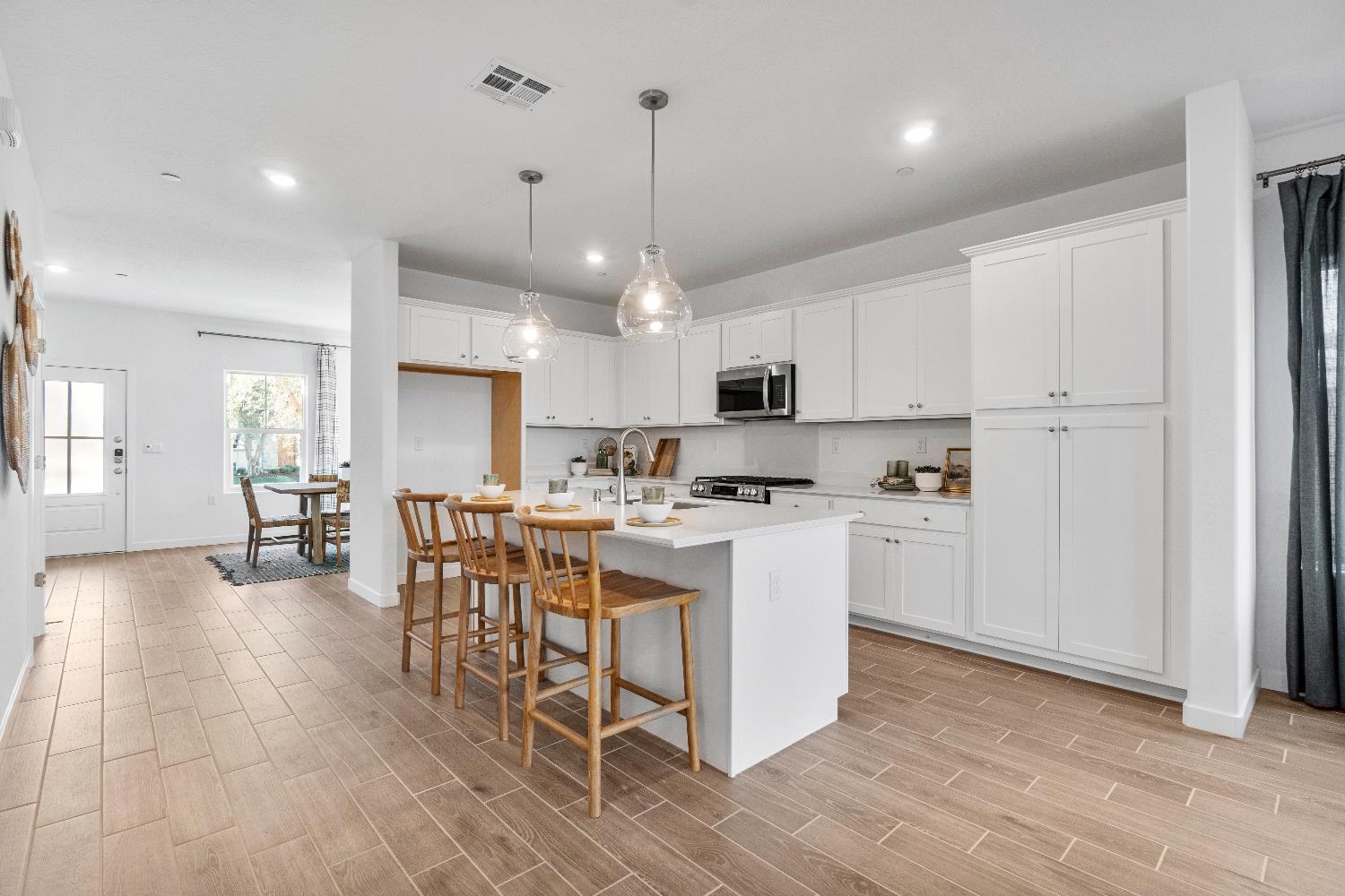 1053 Springtime Avenue Clovis, CA 93619 - Photo 7 of 42