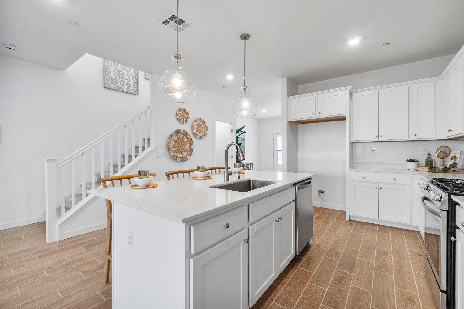 1053 Springtime Avenue Clovis, CA 93619 - Photo 9 of 42