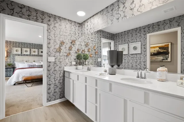 a en suite bathroom with double sink and a mirror