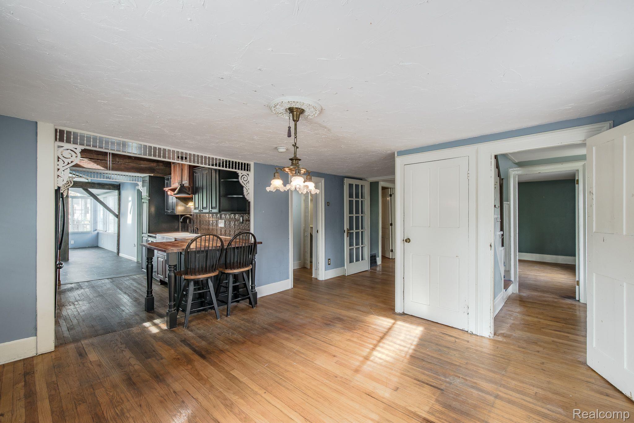 122 Sisson Street Romeo, MI 48065 - Photo 14 of 44 Dining Room to Kitchen