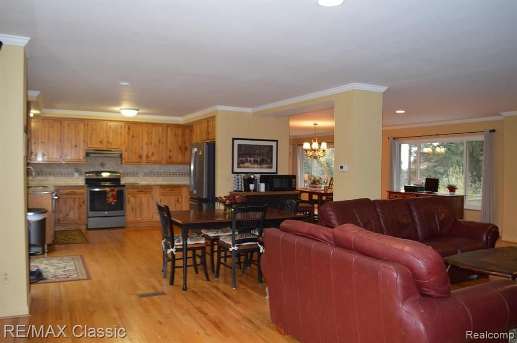 24720 Farmington Road Farmington Hills, MI 48336 - Photo 10 of 30