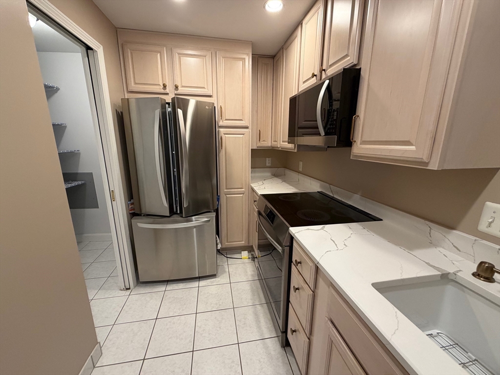 269 Cambridge Road, Unit 204 Woburn, MA 01801 - Photo 2 of 32 Gallery Image 2