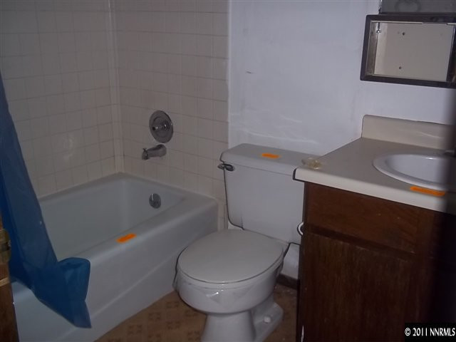 6865 Lotus Street Reno, NV 89506 - Photo 4 of 9 a bathroom with a sink a toilet and bathtub