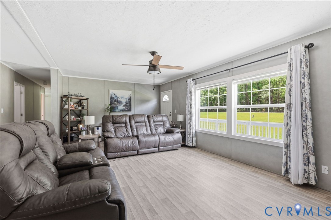 8952 White Oak Church Road Wilsons, VA 23894 - Photo 14 of 37