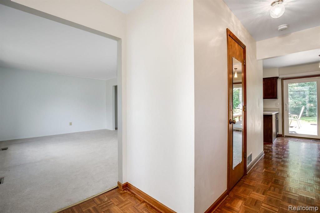 1641 Dennett Lane Rochester Hills, MI 48307 - Photo 5 of 45