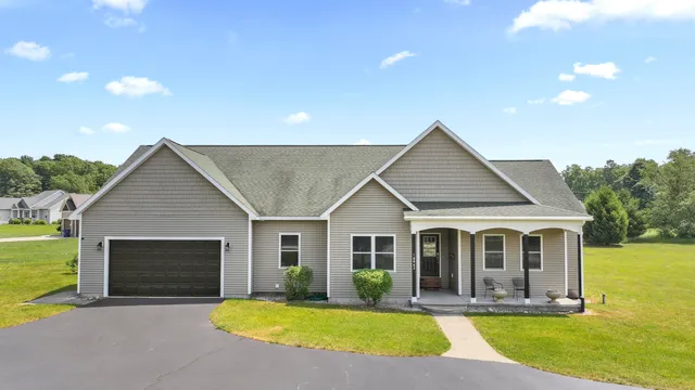 $814,900 | 18863 Meadowlark Road, Thompsonville, MI 49683