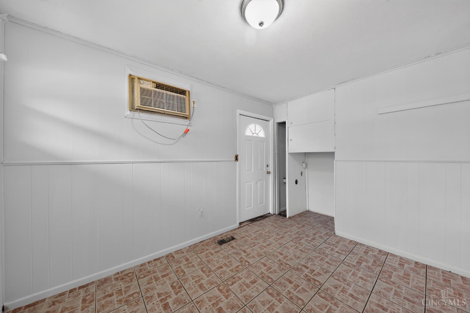 9670 Pippin Road Cincinnati, OH 45231 - Photo 13 of 30