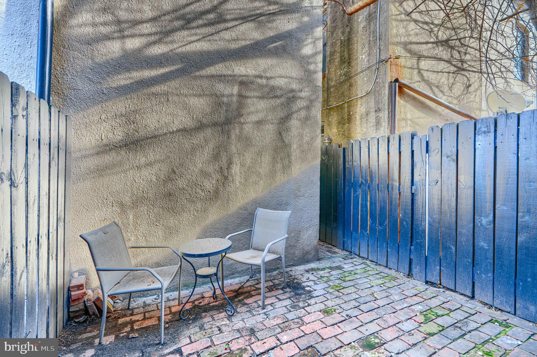 108 North Madeira Street Baltimore, MD 21231 - Photo 15 of 17 a backyard of a house with table and chairs
