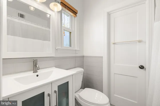 $699,000 | 1611 13th Street South, Arlington, VA 22204