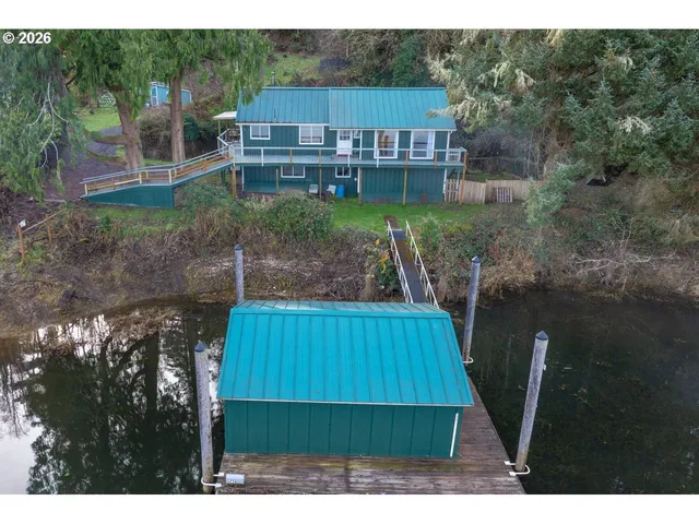 a view of deck with patio