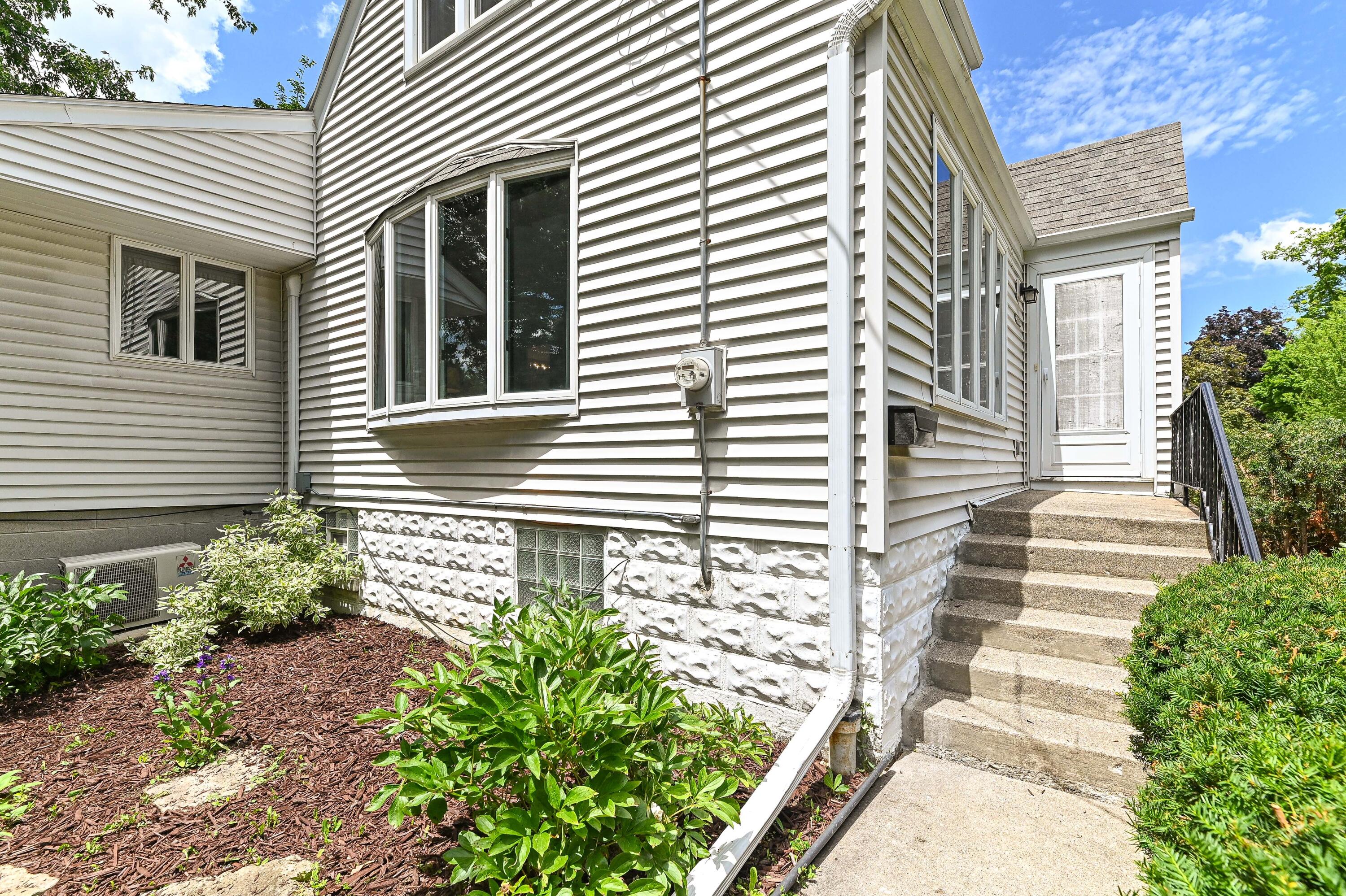 3445 South 96th Street Milwaukee, WI 53227 - Photo 6 of 52 3445 S 96th St