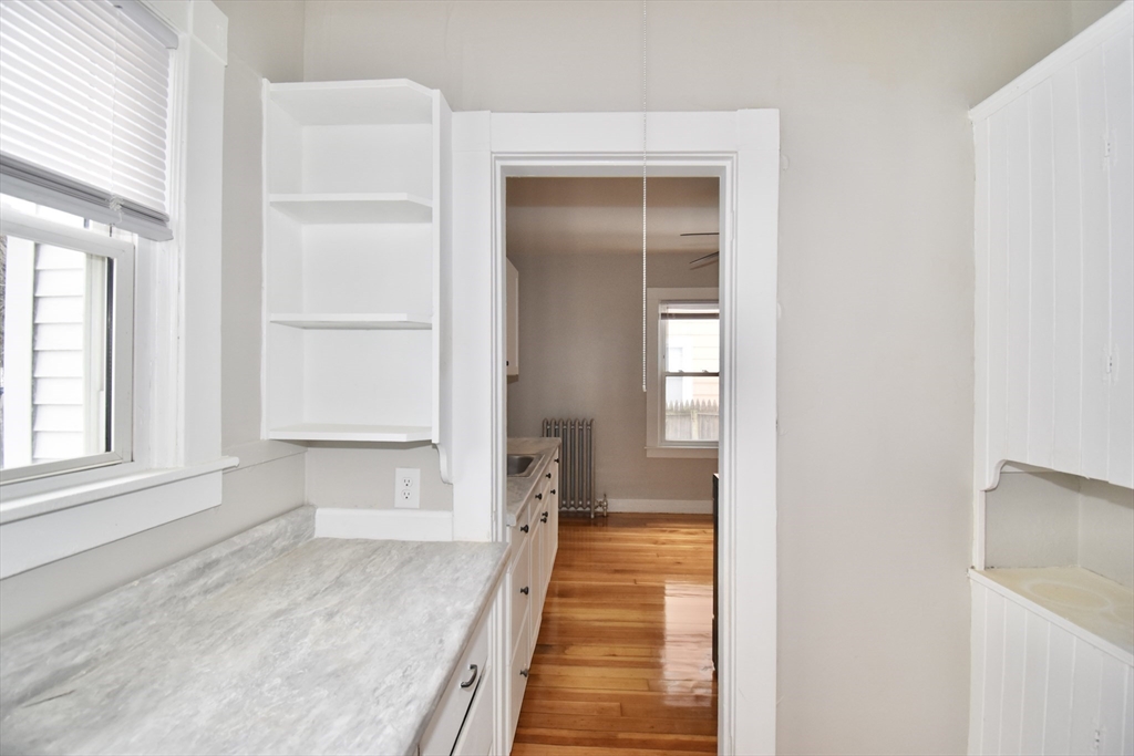 34 Castle Street Springfield, MA 01118 - Photo 18 of 39