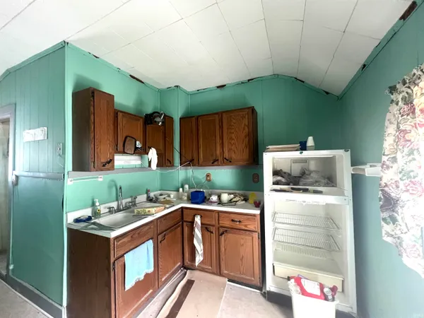 $69,900 | 103 East Riverside Drive, Peru, IN 46970