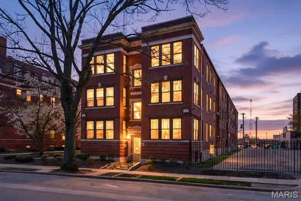 $224,900 | 615 Clara Avenue, Unit 2A, St. Louis, MO 63112