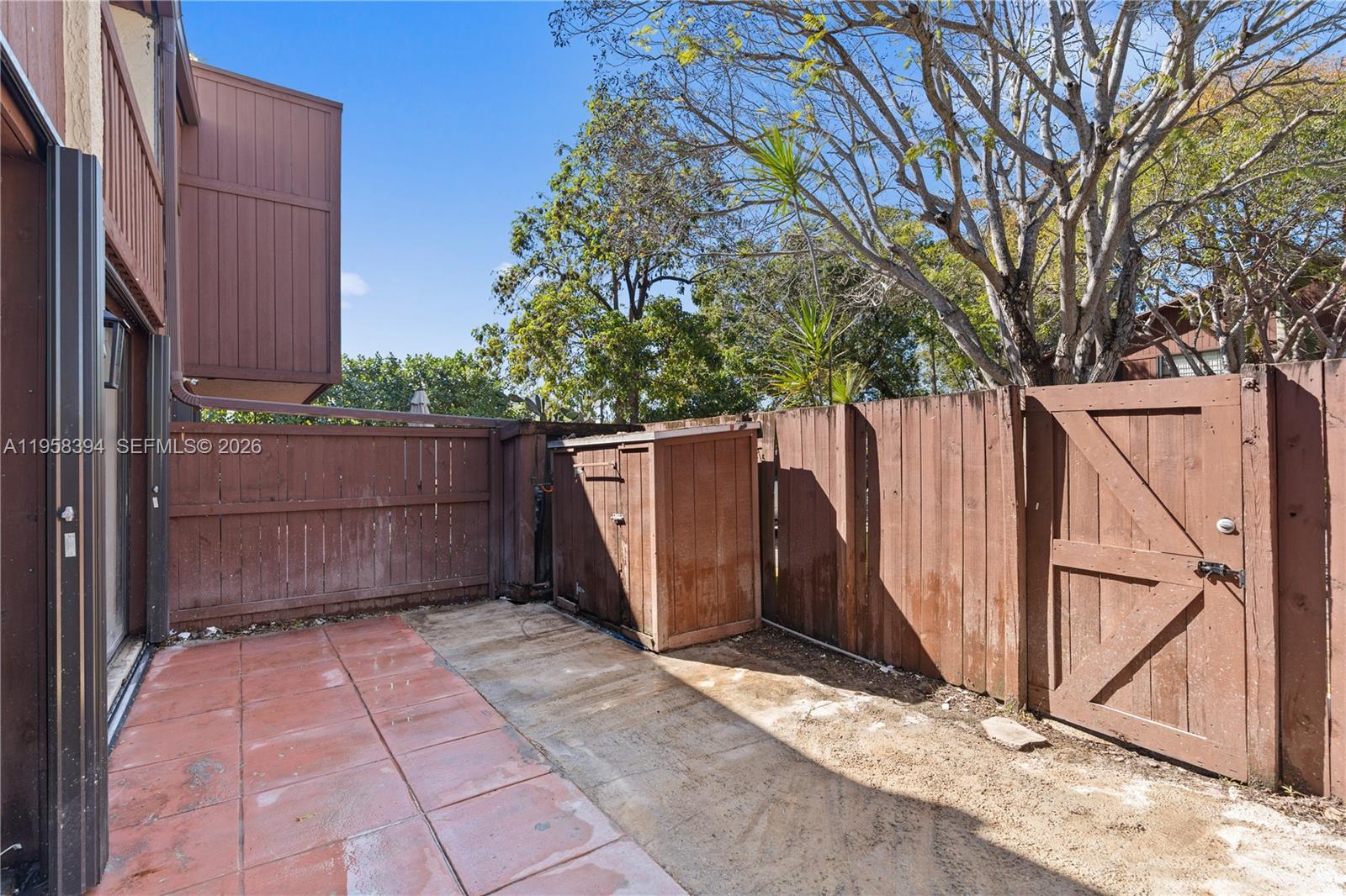 6907 Southwest 115th Place, Unit D40 Miami, FL 33173 - Photo 32 of 38 a view of a backyard