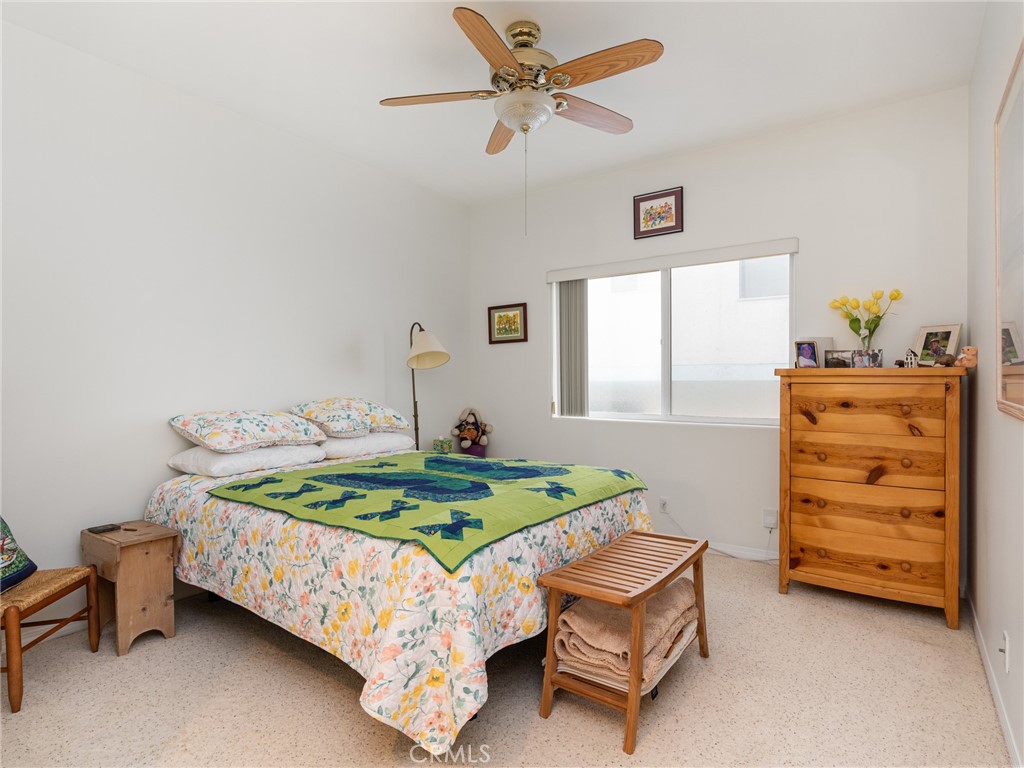 328 Virginia Street, Unit 4 El Segundo, CA 90245 - Photo 19 of 26 a bedroom with a bed and a dresser