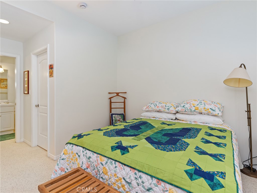 328 Virginia Street, Unit 4 El Segundo, CA 90245 - Photo 20 of 26 a bed sitting in a bedroom next to a window