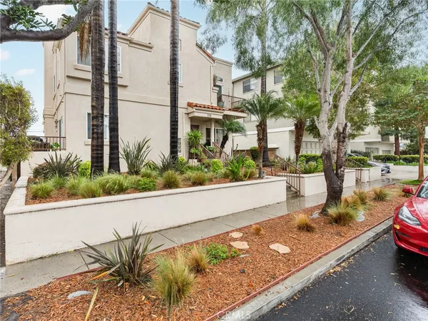 $1,398,000 | 328 Virginia Street, Unit 4, El Segundo, CA 90245