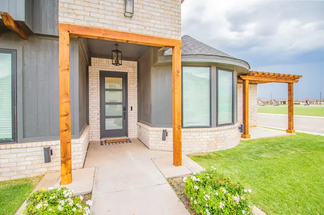 $585,000 | 7802 56th Street, Lubbock, TX 79407