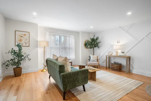 $595,000 | 14 B Mohawk Drive, Londonderry, NH 03053