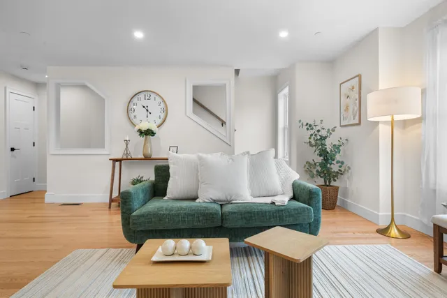 $595,000 | 14 B Mohawk Drive, Londonderry, NH 03053