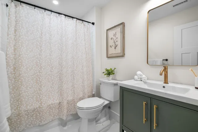 $595,000 | 14 B Mohawk Drive, Londonderry, NH 03053