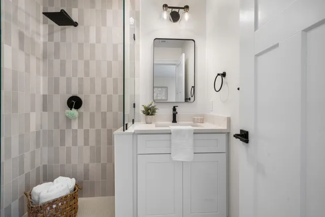 $595,000 | 14 B Mohawk Drive, Londonderry, NH 03053