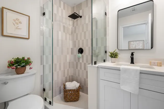 $595,000 | 14 B Mohawk Drive, Londonderry, NH 03053