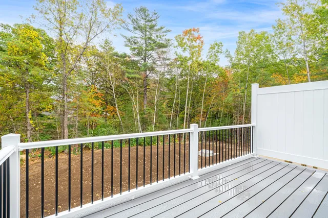 $595,000 | 14 B Mohawk Drive, Londonderry, NH 03053