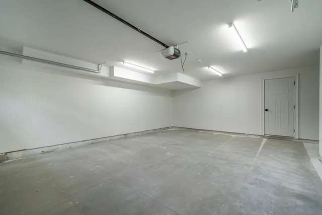 $595,000 | 14 B Mohawk Drive, Londonderry, NH 03053