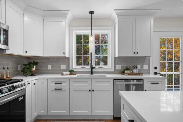 $595,000 | 14 B Mohawk Drive, Londonderry, NH 03053