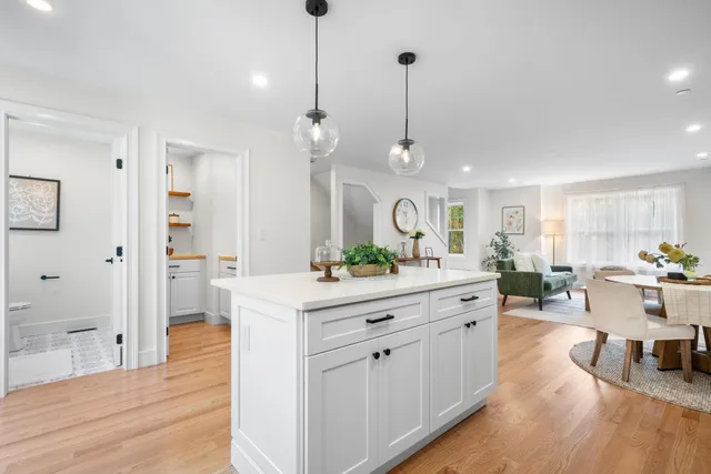 $595,000 | 14 B Mohawk Drive, Londonderry, NH 03053