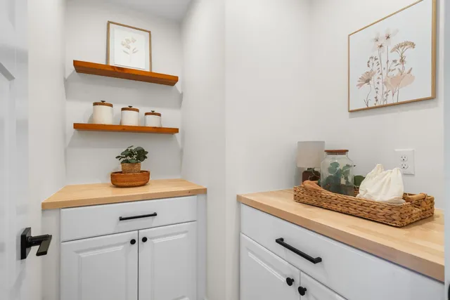 $595,000 | 14 B Mohawk Drive, Londonderry, NH 03053