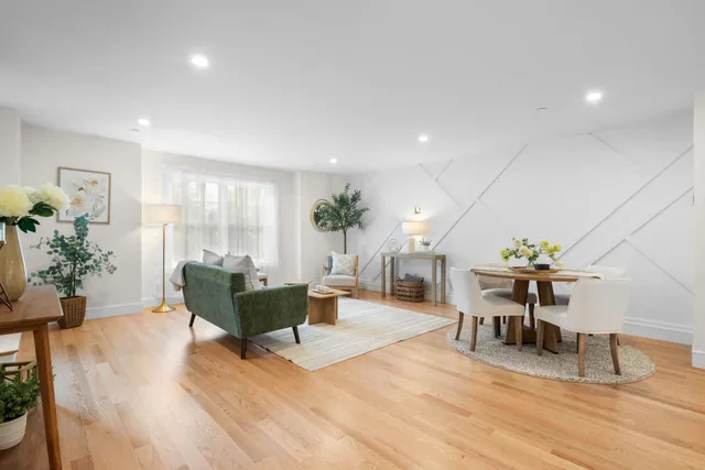 $595,000 | 14 B Mohawk Drive, Londonderry, NH 03053