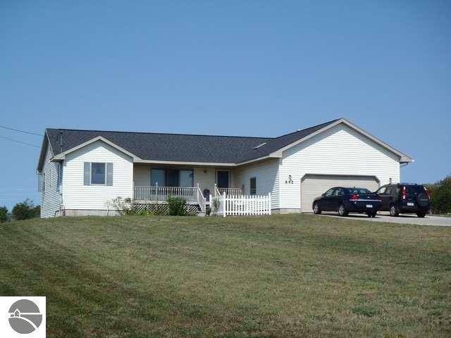 642 West Potter Road Traverse City, MI 49696 - Photo 2 of 24 1739198-1.JPG