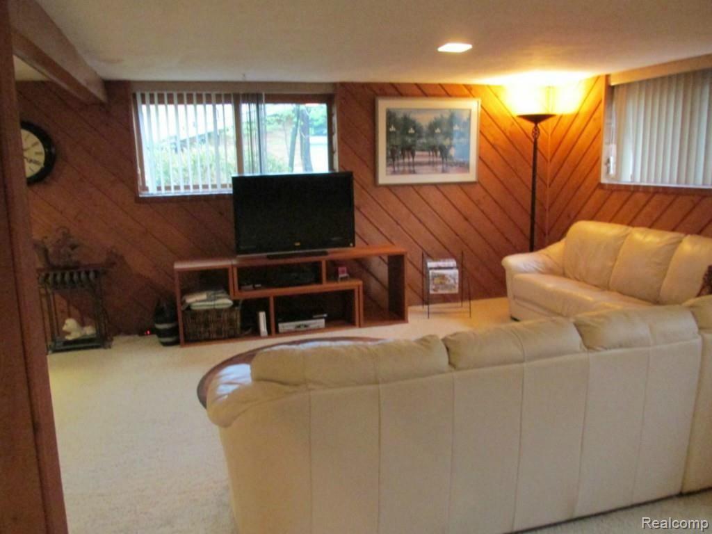 485 Orchardale Drive Rochester, MI 48309 - Photo 7 of 25 orch - fam rm 2.jpg