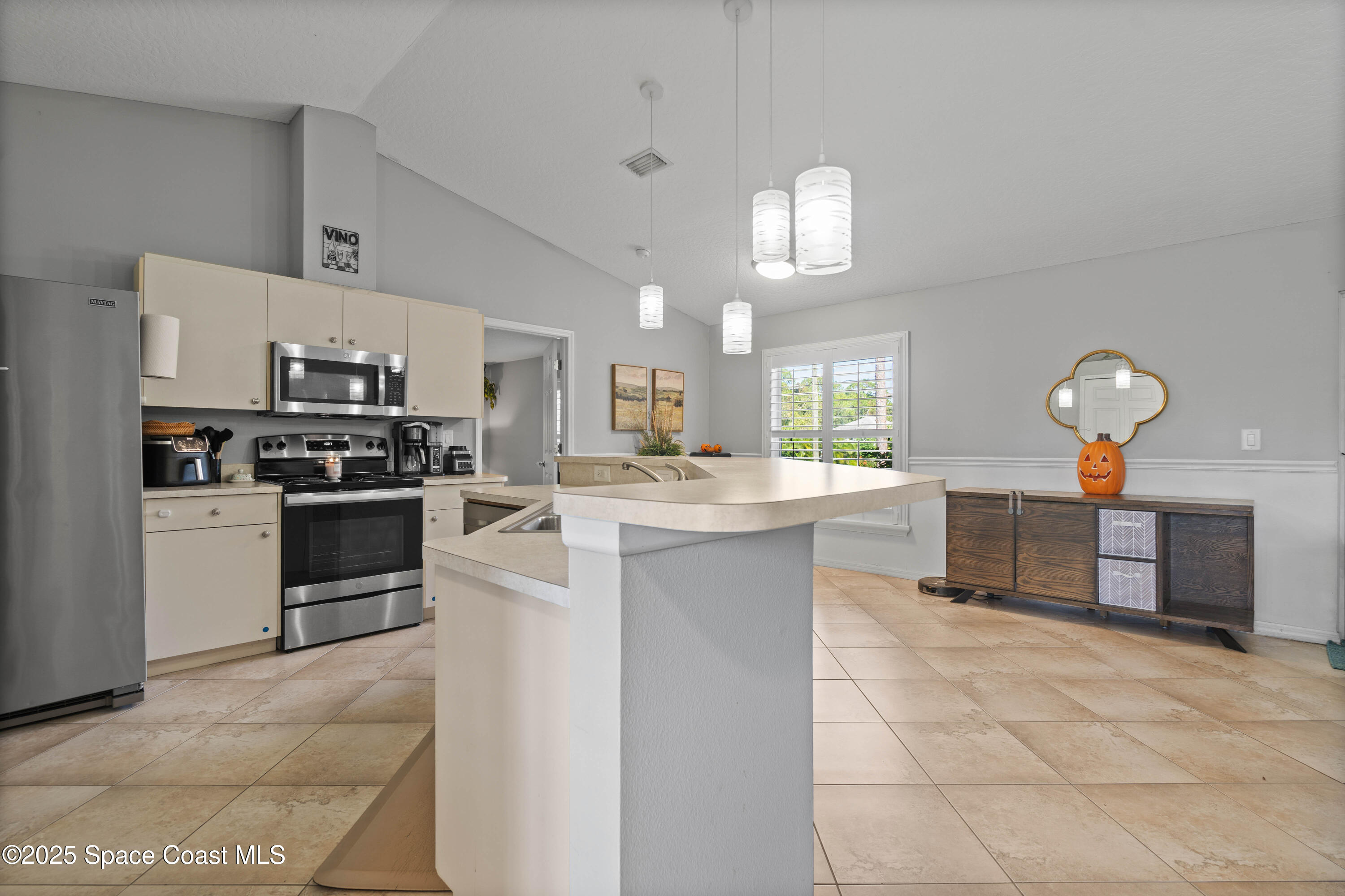 813 Tedder Road Southeast Palm Bay, FL 32909 - Photo 9 of 54 Kitchen