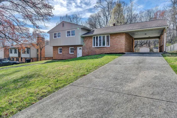 $369,950 | 3220 Hartley Circle, Roanoke, VA 24018