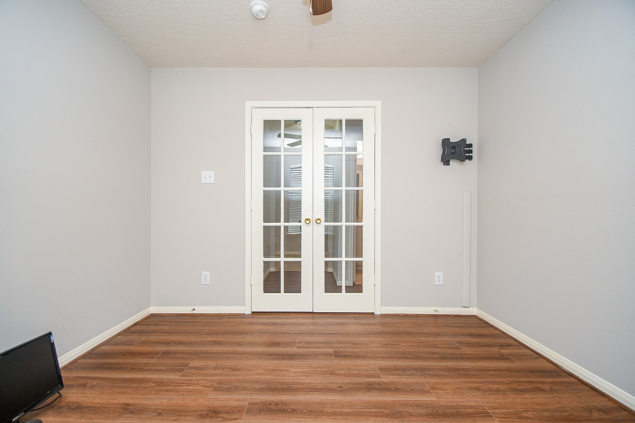 707 New Pines Drive Spring, TX 77373 - Photo 33 of 33 an empty room with wooden floor and windows