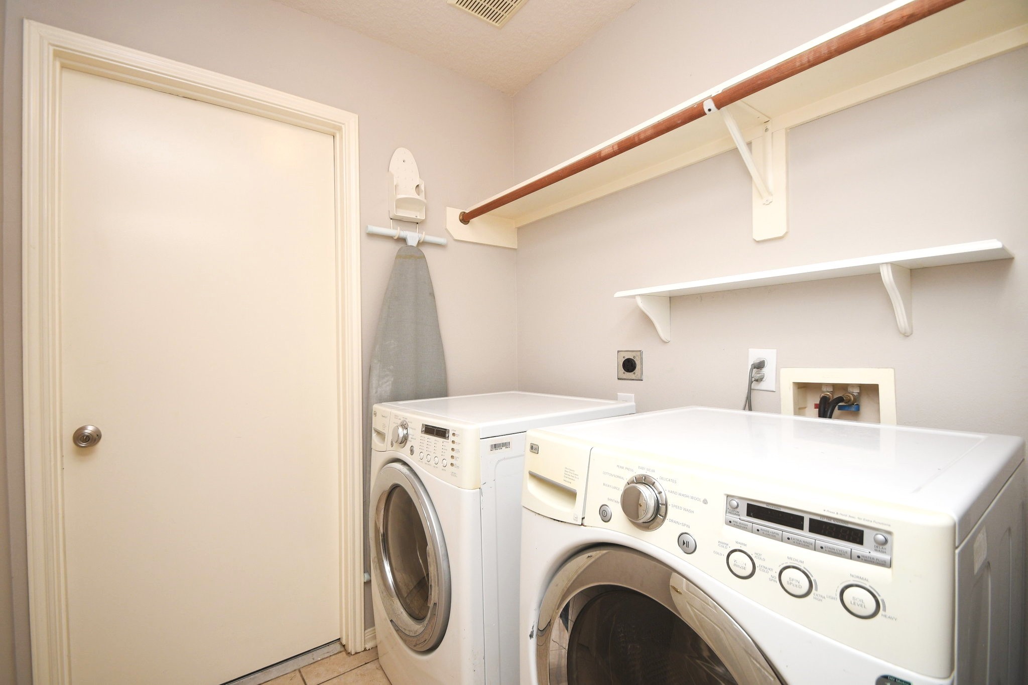 707 New Pines Drive Spring, TX 77373 - Photo 31 of 33 a utility room with dryer and washer