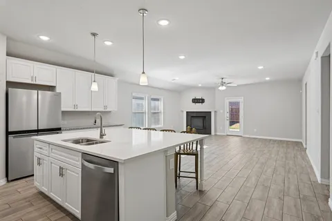 $399,900 | 1008 Wasatch Court, Burleson, TX 76028