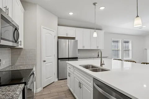 $385,000 | 1008 Wasatch Court, Burleson, TX 76028