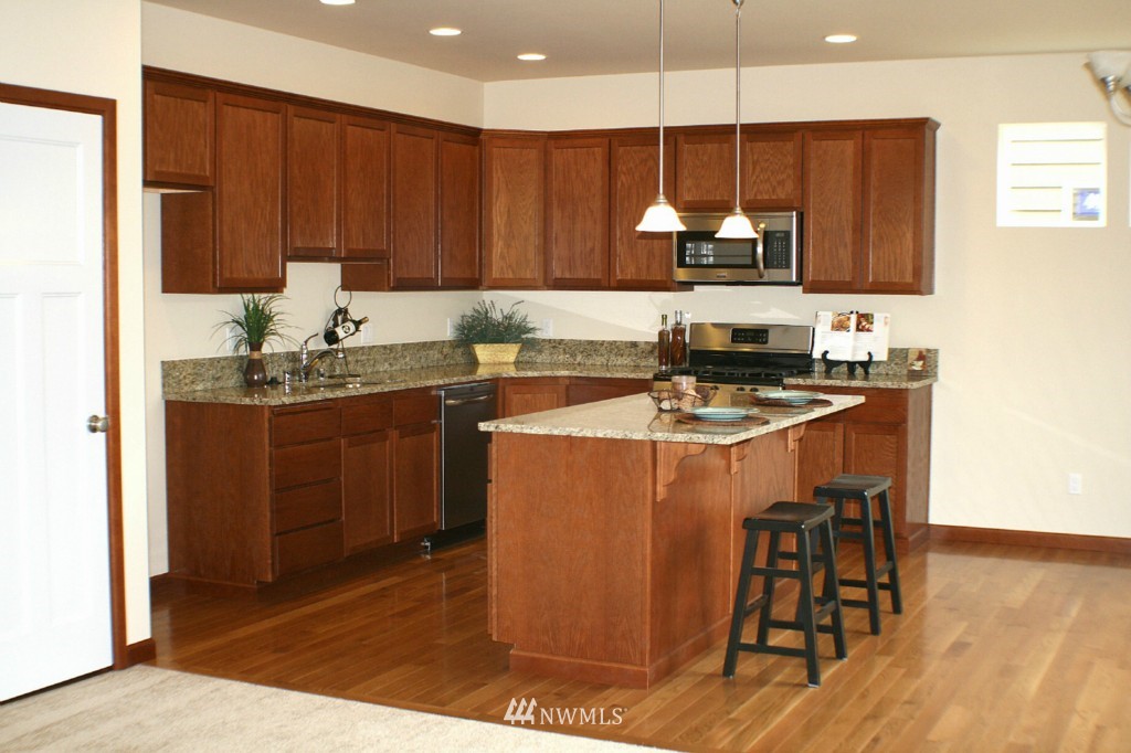 1 149th Place Southwest Edmonds, WA 98026 - Photo 2 of 11 Gallery Image 2