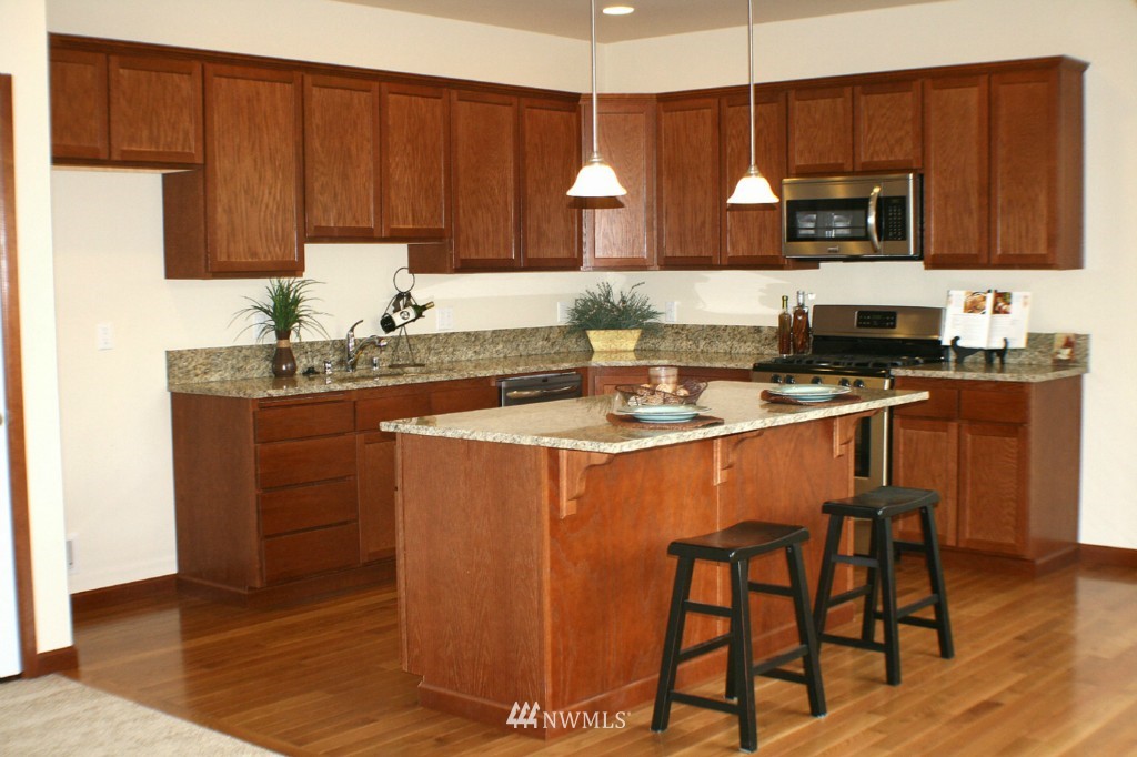 1 149th Place Southwest Edmonds, WA 98026 - Photo 4 of 11 Gallery Image 4