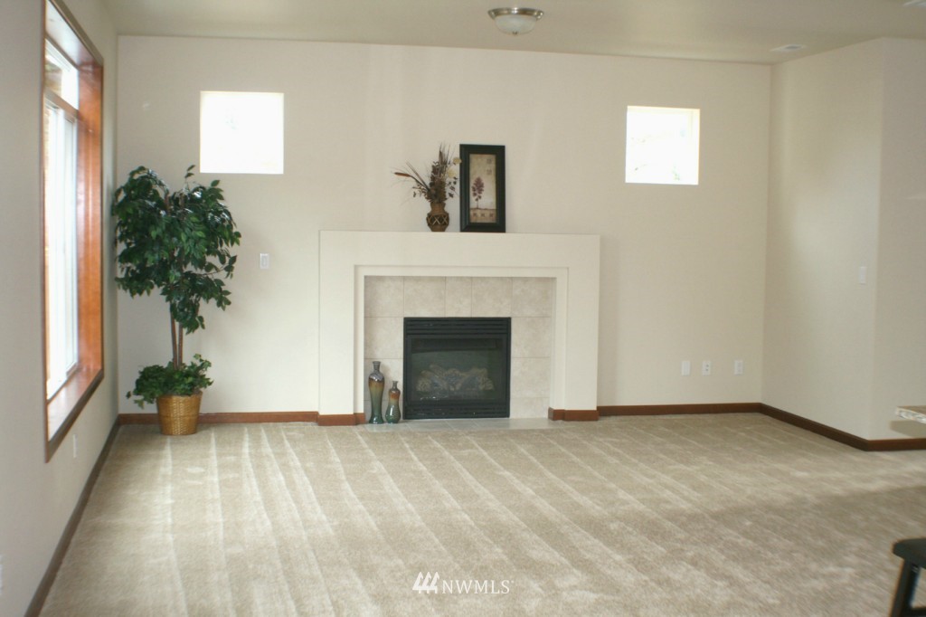 1 149th Place Southwest Edmonds, WA 98026 - Photo 5 of 11 Gallery Image 5