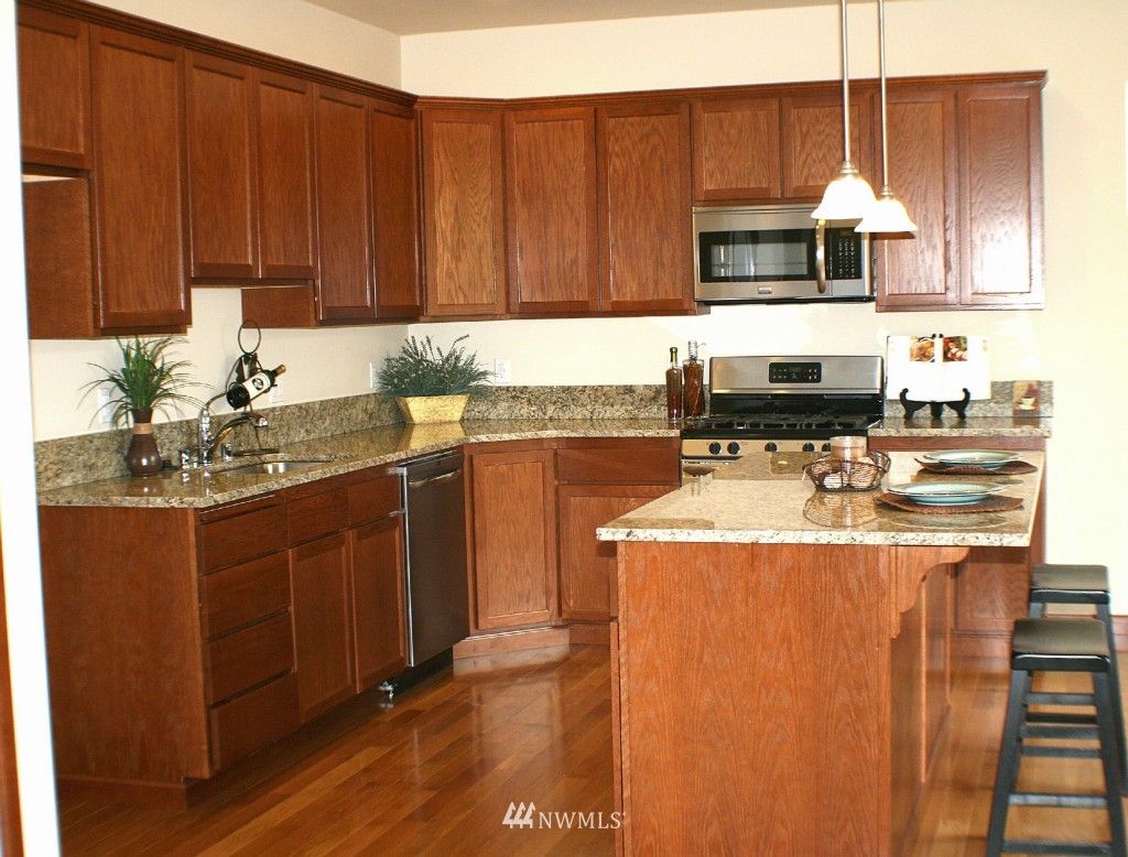 1 149th Place Southwest Edmonds, WA 98026 - Photo 7 of 11 Gallery Image 7