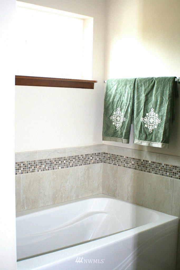1 149th Place Southwest Edmonds, WA 98026 - Photo 10 of 11 Gallery Image 10