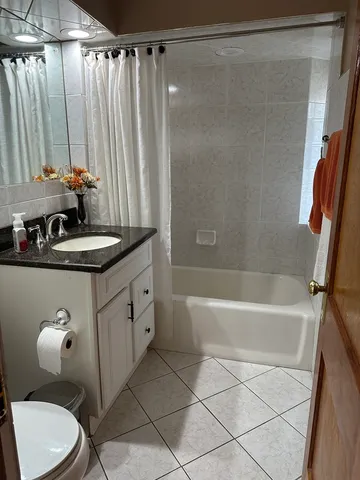 $3,400 | 192 Waubansee Road, Riverside, IL 60546