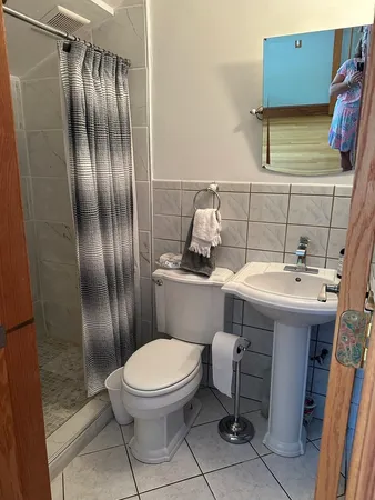 $3,375 | 192 Waubansee Road, Riverside, IL 60546