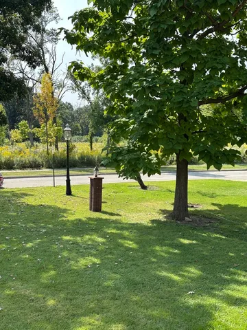 $3,400 | 192 Waubansee Road, Riverside, IL 60546